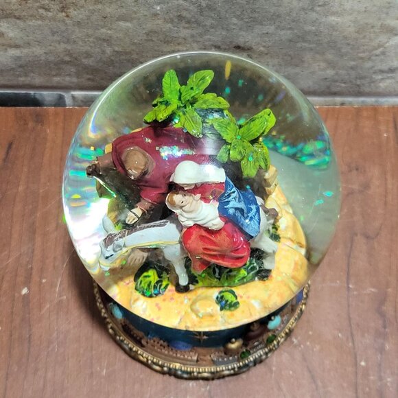 Nativity Scene Water Globe Music Box Plays Silent Night - Picture 9 of 10